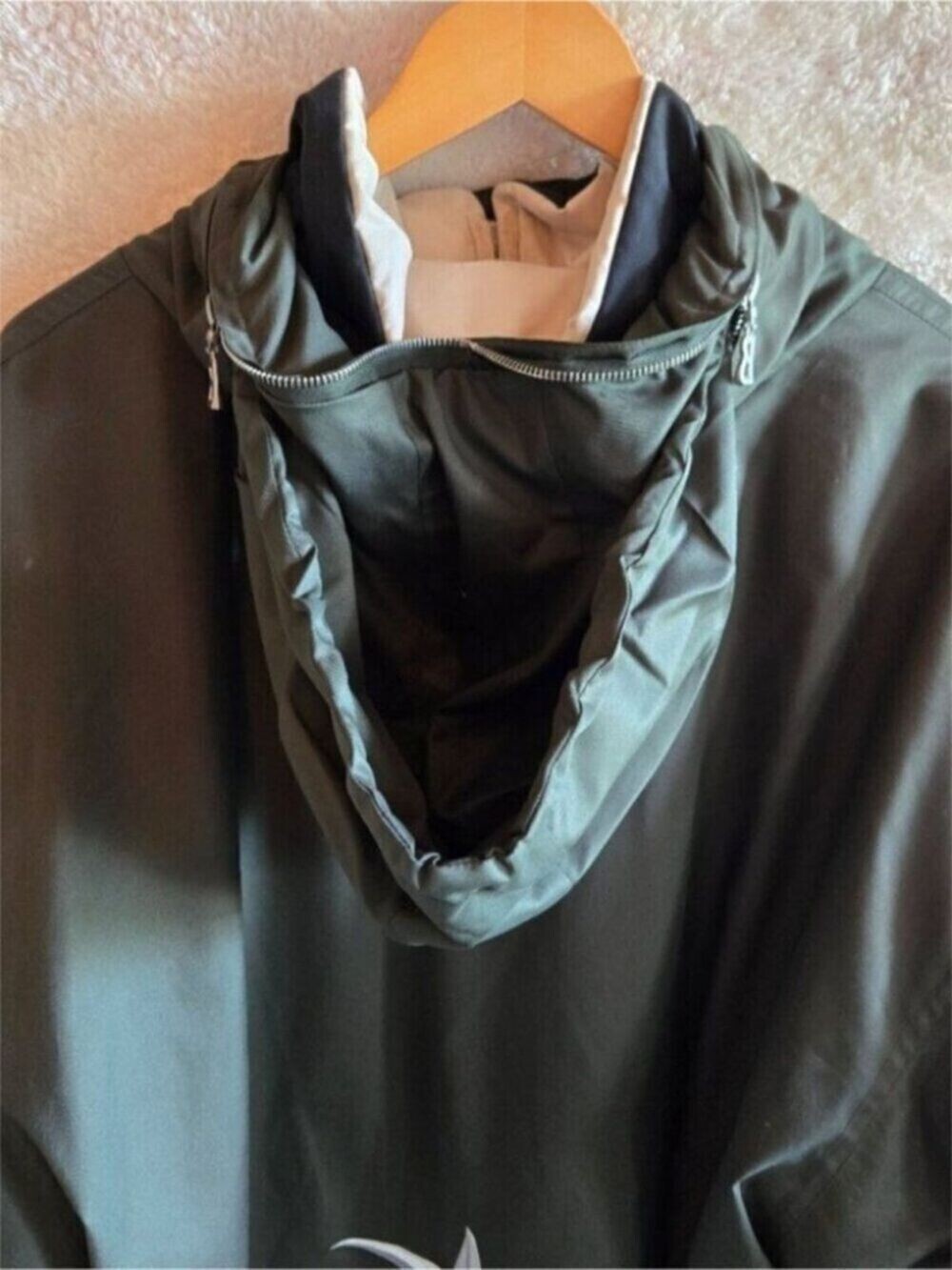Bogner Sports Green and Black Ski Jacket with White Accents Sz 44 - Picture 6 of 9